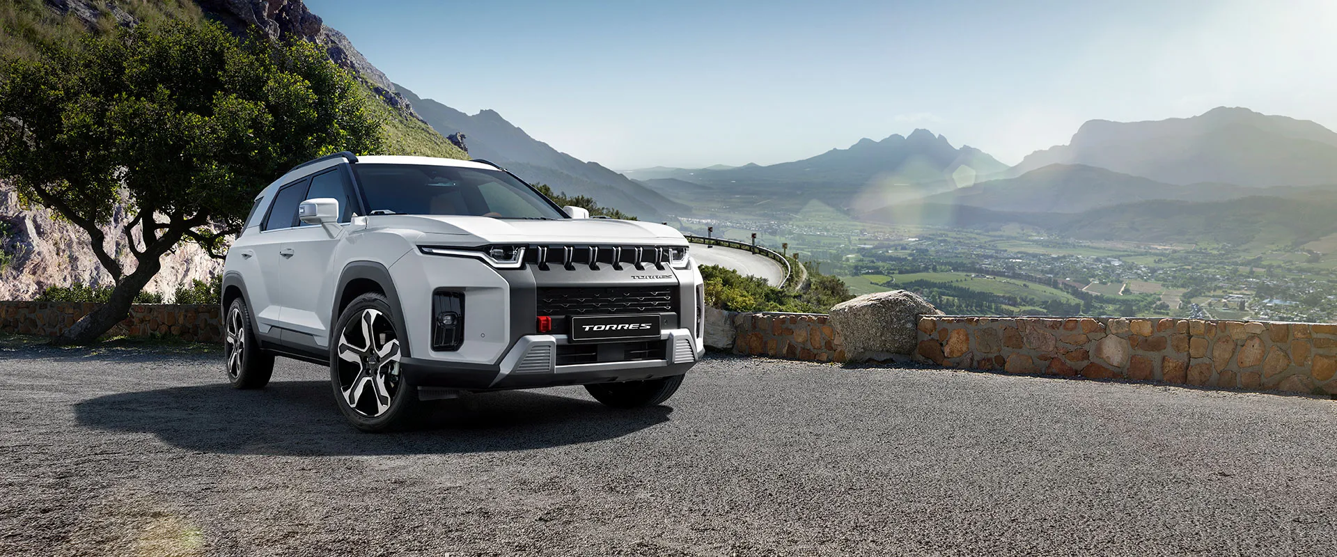 pic showroom torres hybrid 05