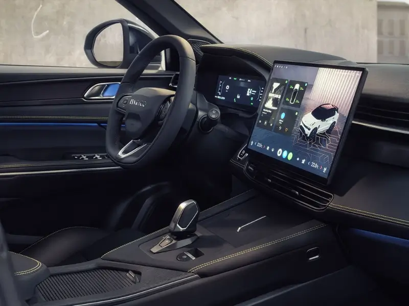 lynkco model_01 in_car_apps all 800w