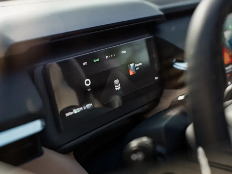 lynkco model_08 driver_display all 800w