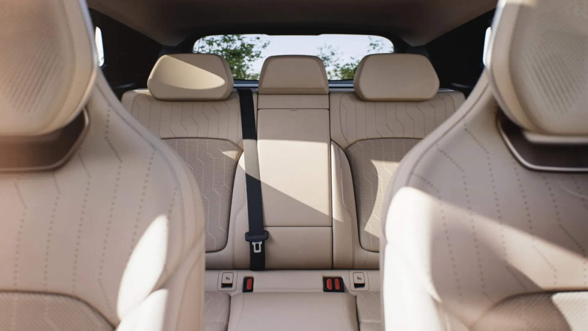 lynkco model_08 spacious_interior all 1920w \(1\)